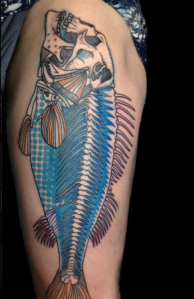Татуировка скелет рыбы