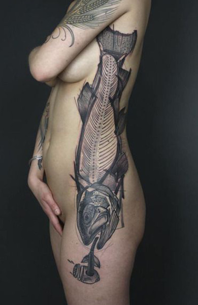 Татуировка скелет рыбы