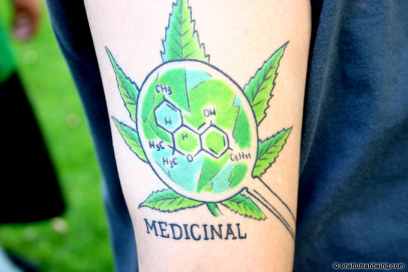 татуировка лист марихуаны